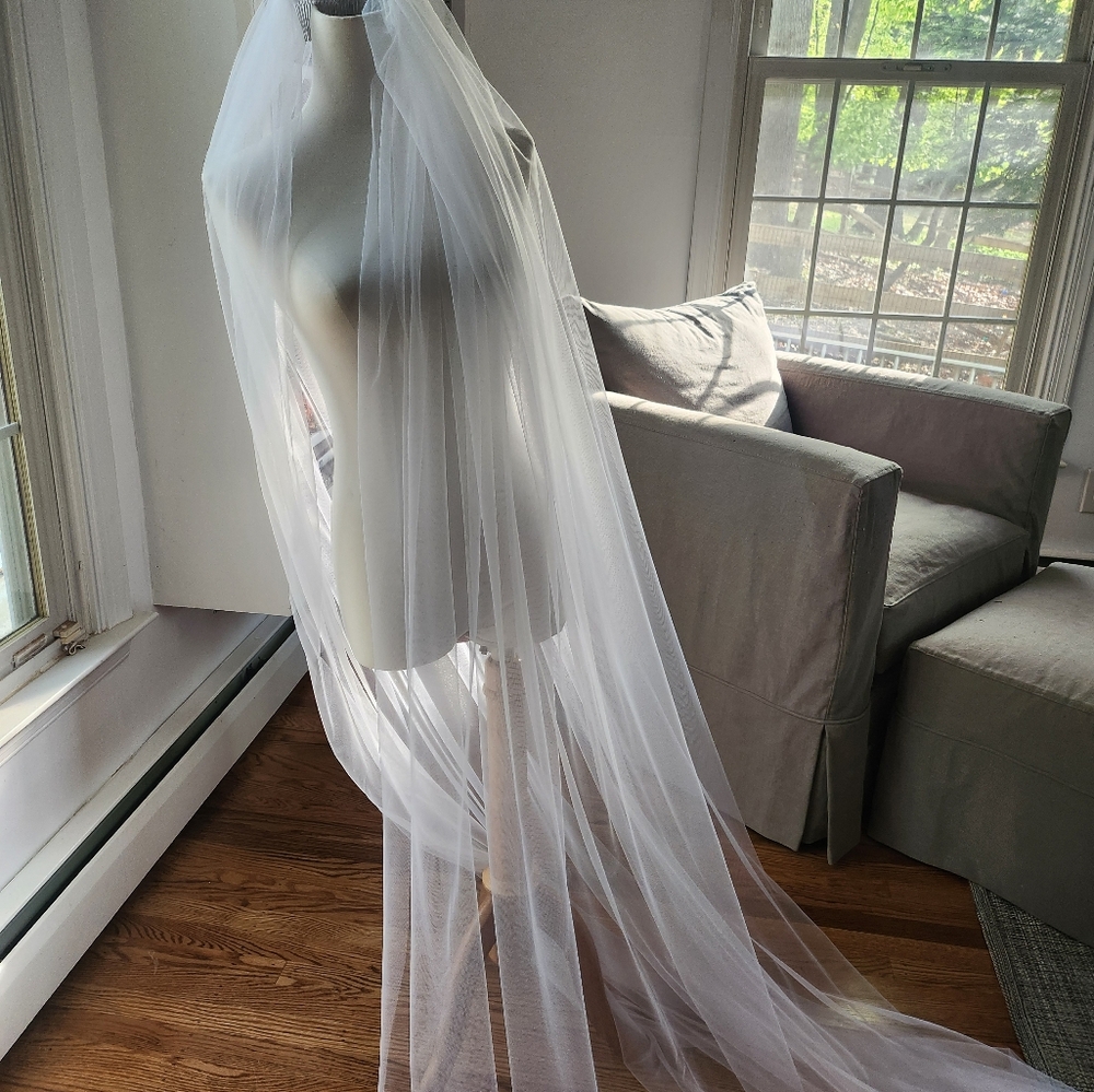 White long veil with comb